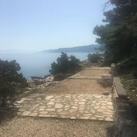 Appartement By The Sea,private Parking,sea View,quiet Area,nice Walk By The Sea To Center,wifi,bbq *